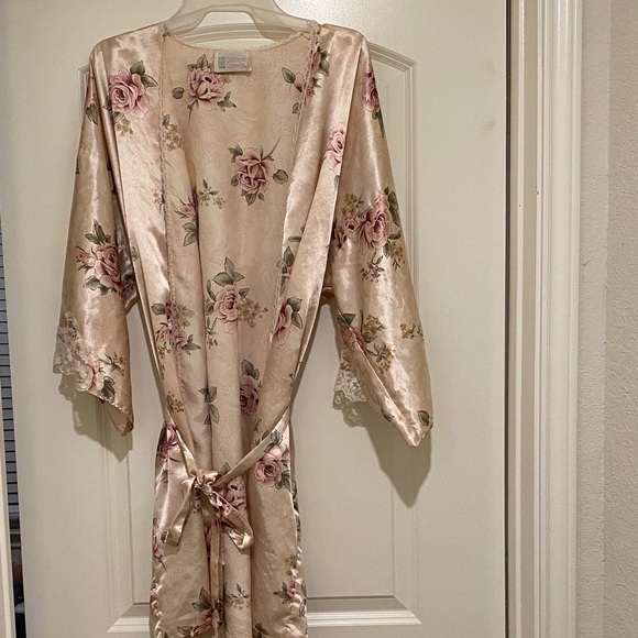 Floral Robe - Pink - Picture 5 of 8